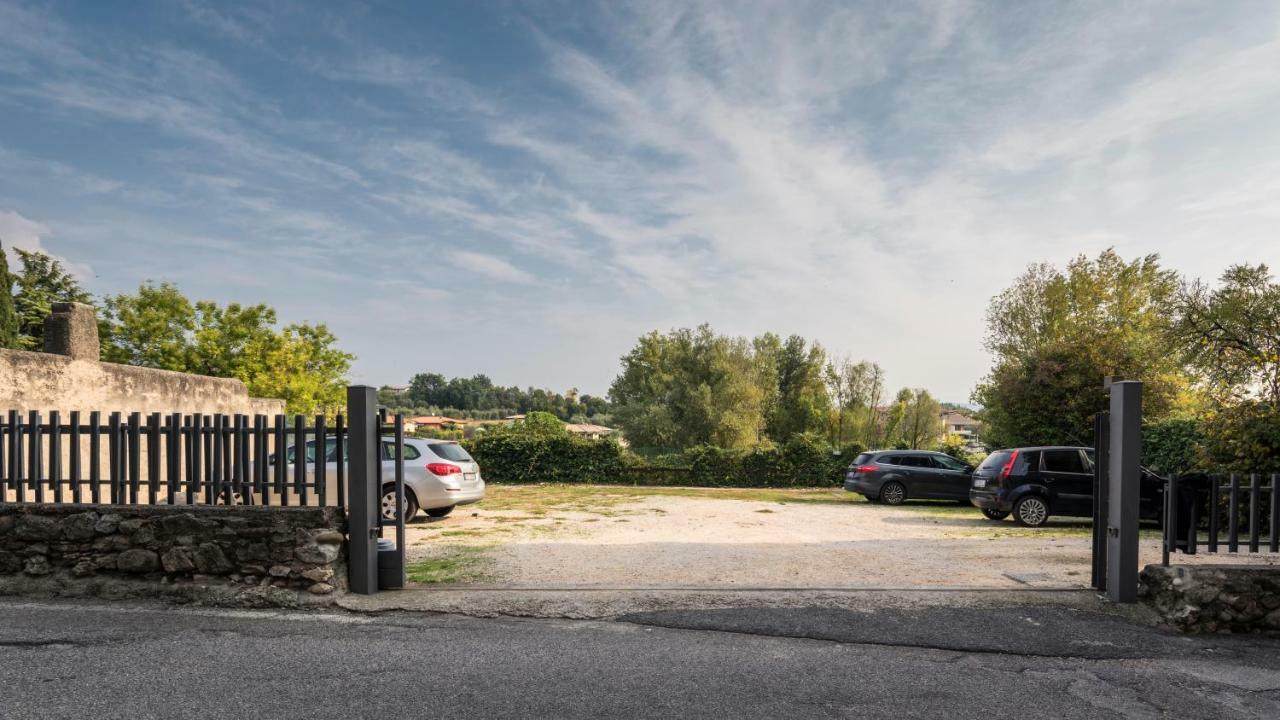 Appartamento Balkissa San Felice del Benaco Buitenkant foto